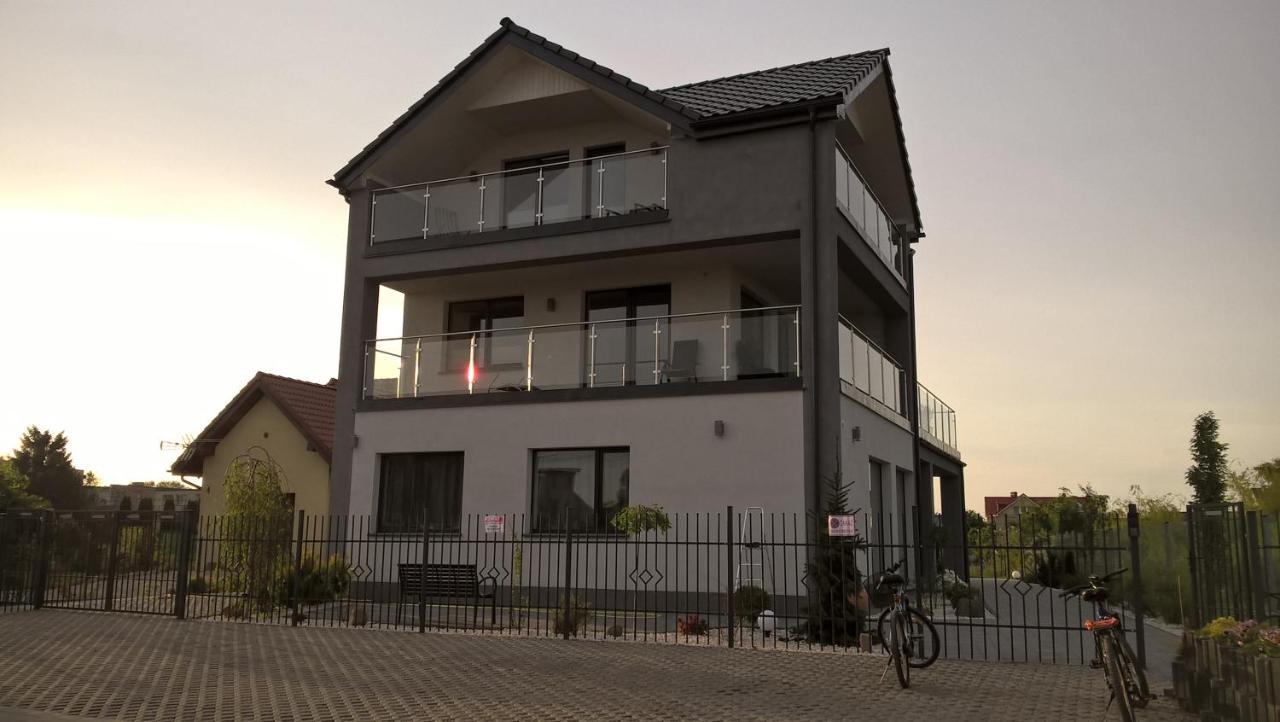 Willa Dobrylko II -Apartamenty レバ エクステリア 写真